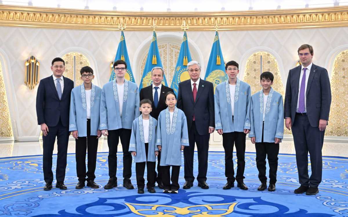 Токаев встретился с призёрами чемпионатов мира по шахматам