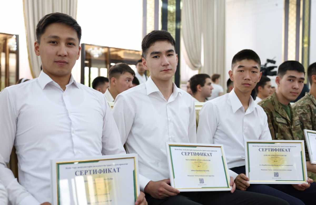 Более трёх тысяч казахстанских военнослужащих получили образовательные гранты