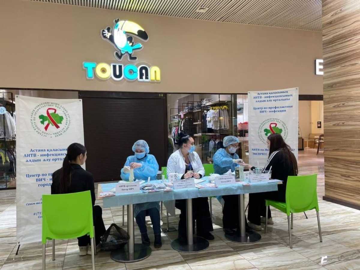 Акции, разъяснения и лекции: месячник ко Всемирному дню борьбы со СПИДом продолжается в Астане