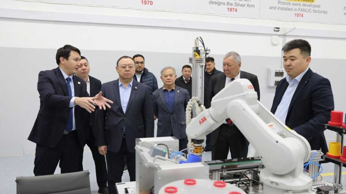 Замакима Алматы ознакомился с научным потенциалом КазНУ