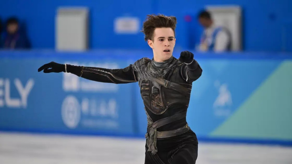 Казахстанский фигурист Михаил Шайдоров стал шестым в короткой программе в финале Гран-при
