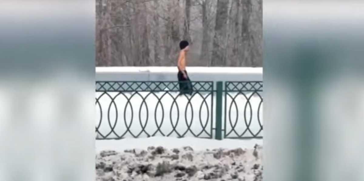 Окровавленный мужчина с ножом бегал в центре Усть-Каменогорска