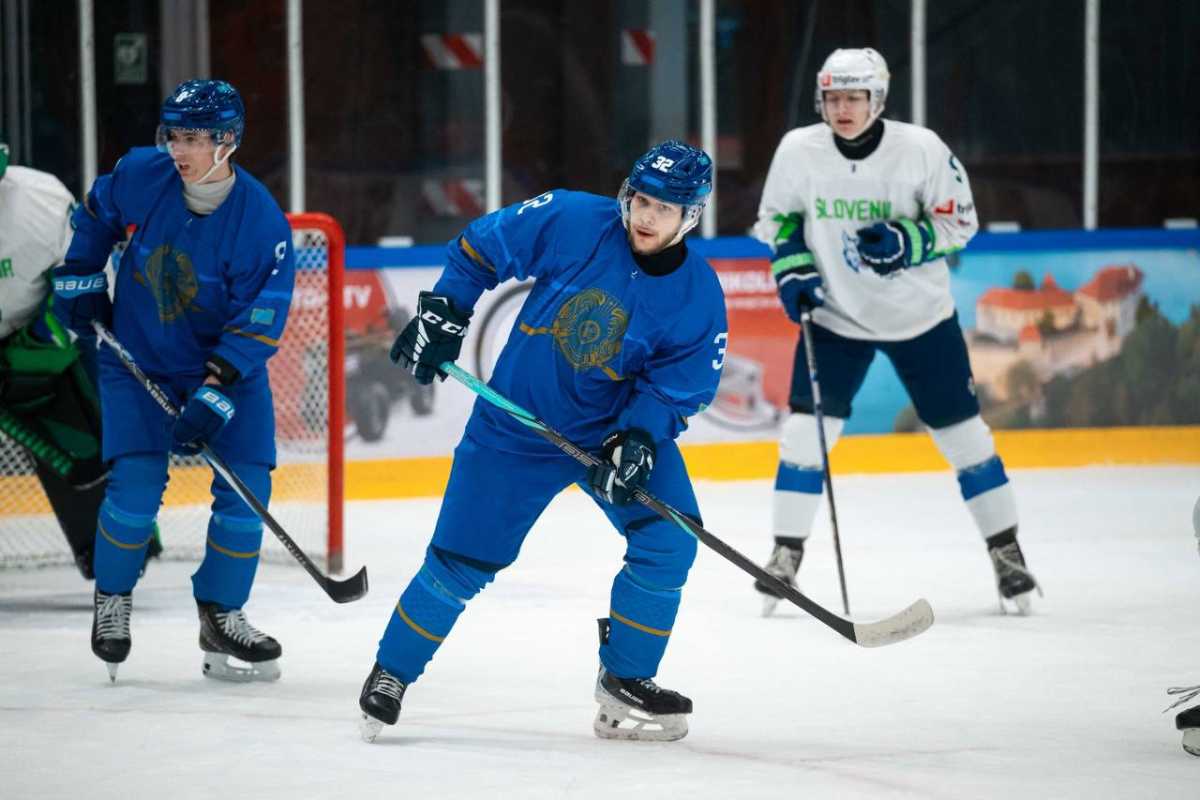 Казахстан одержал первую победу на молодёжном чемпионате мира