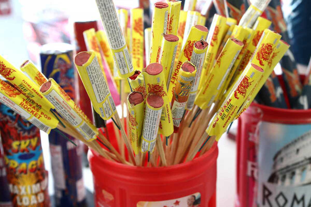 Алматинцев призвали покупать только сертифицированную пиротехнику