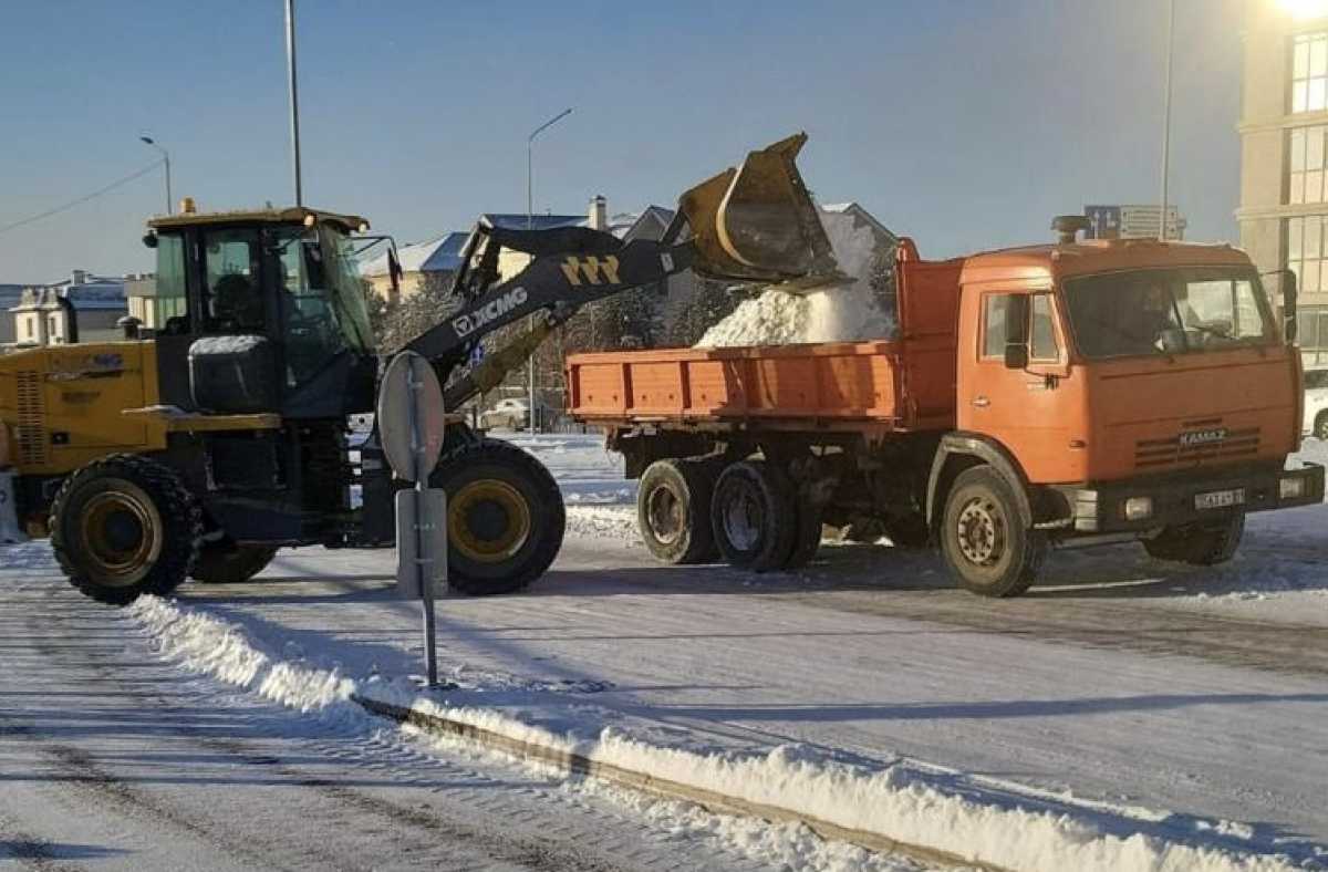 Более 3000 дорожных рабочих и 1300 единиц спецтехники задействованы в снегоуборочных работах в Астане
