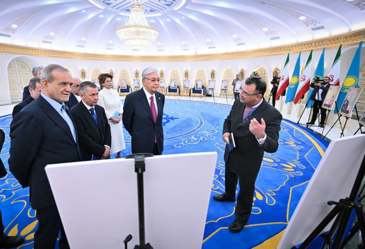 «Очень ценный подарок»: Касым-Жомарт Токаев поблагодарил президента Ирана за привезённые рукописи