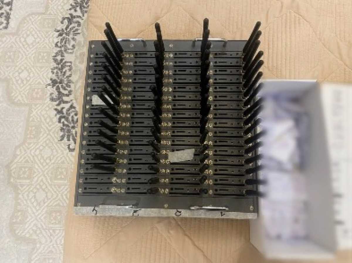 В Астане ликвидировали «лабораторию» телефонных мошенников: изъяты тысячи SIM-карт и спецоборудование