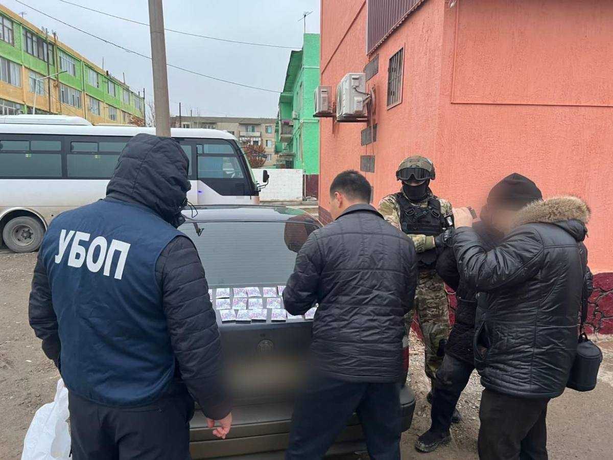 Требовали 10 тысяч долларов: двух вымогателей задержали в Кызылординской области