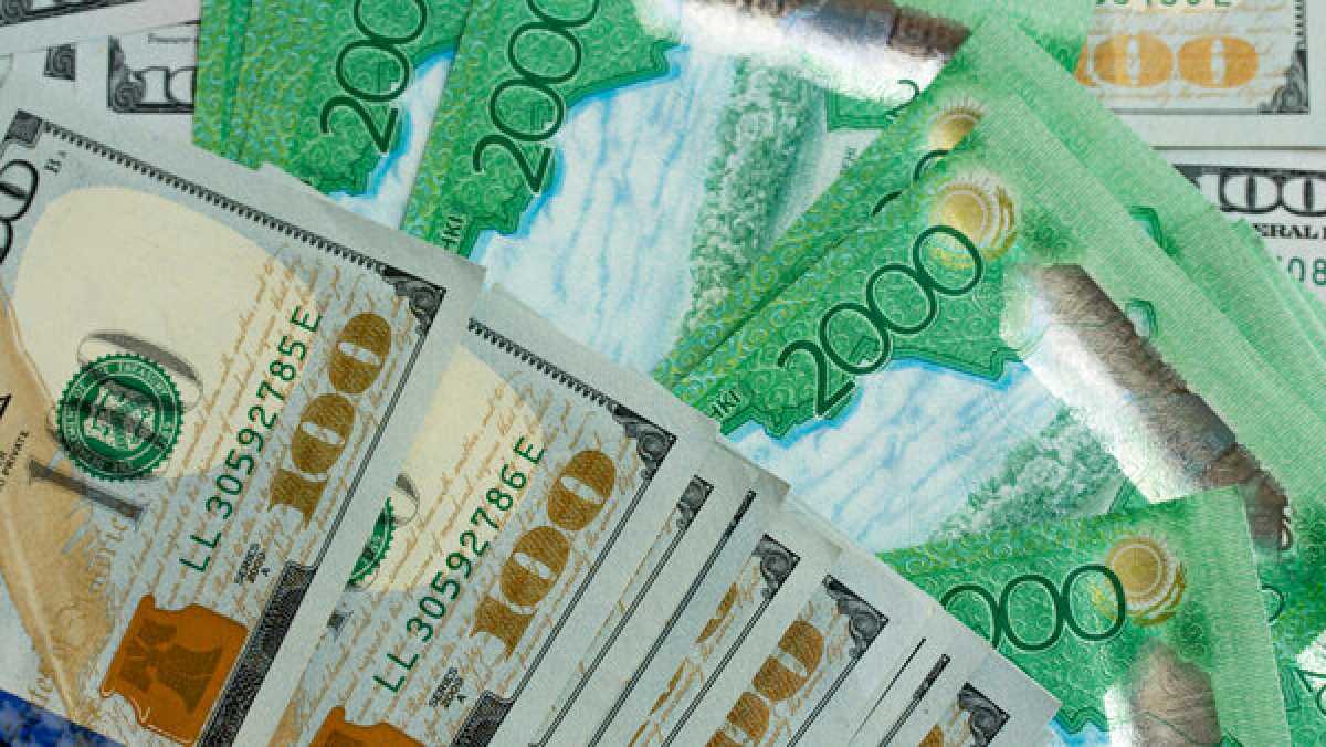 Курс доллара в Казахстане превысил 522 тенге