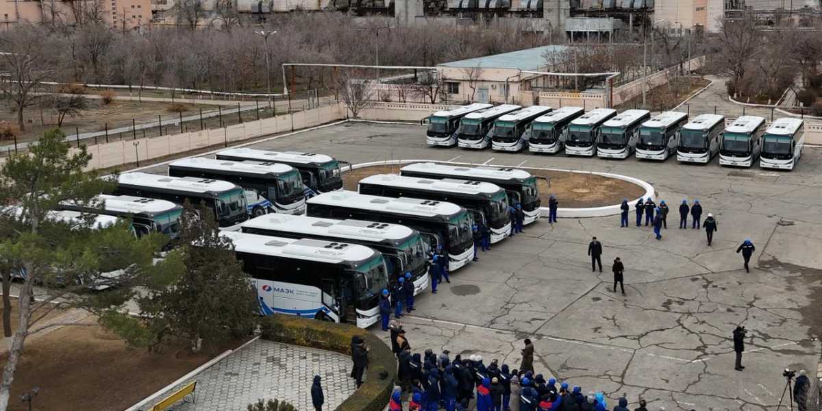В Актау предприятию MAЭK вручили 20 автобусов