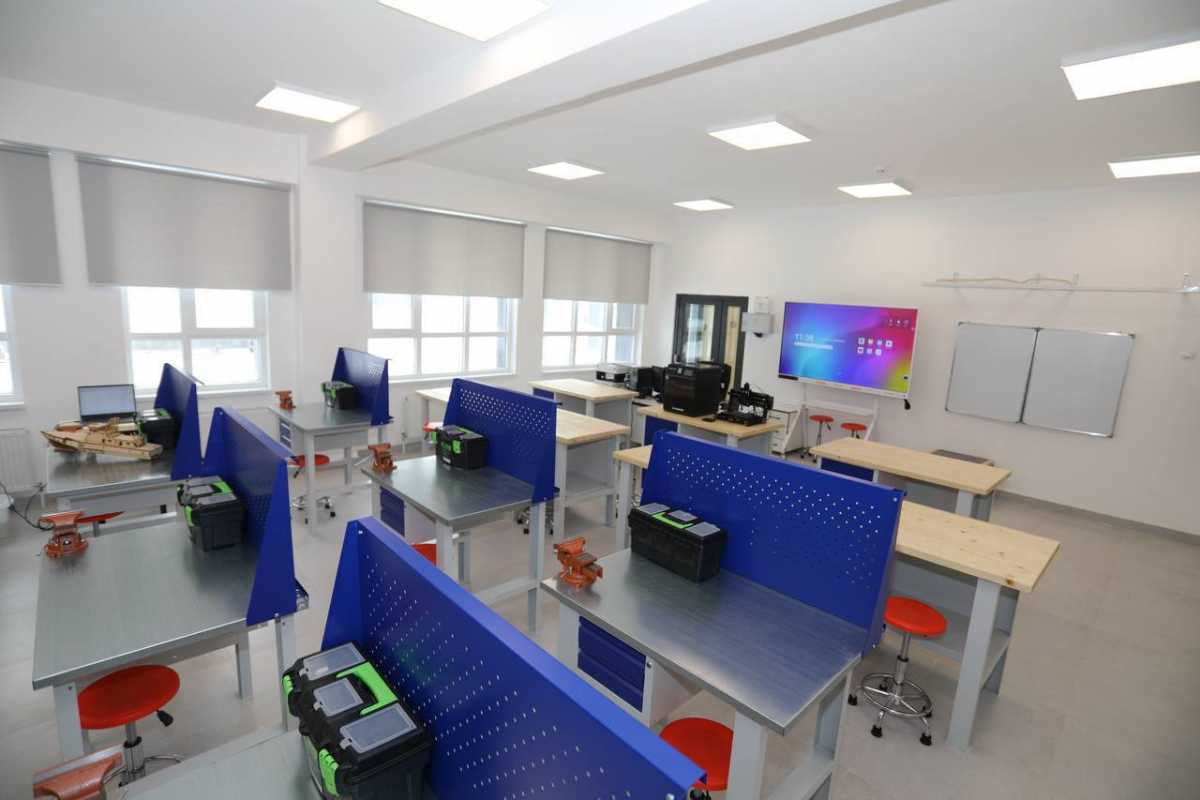 В Алматы построили 22 школы и сократили дефицит ученических мест