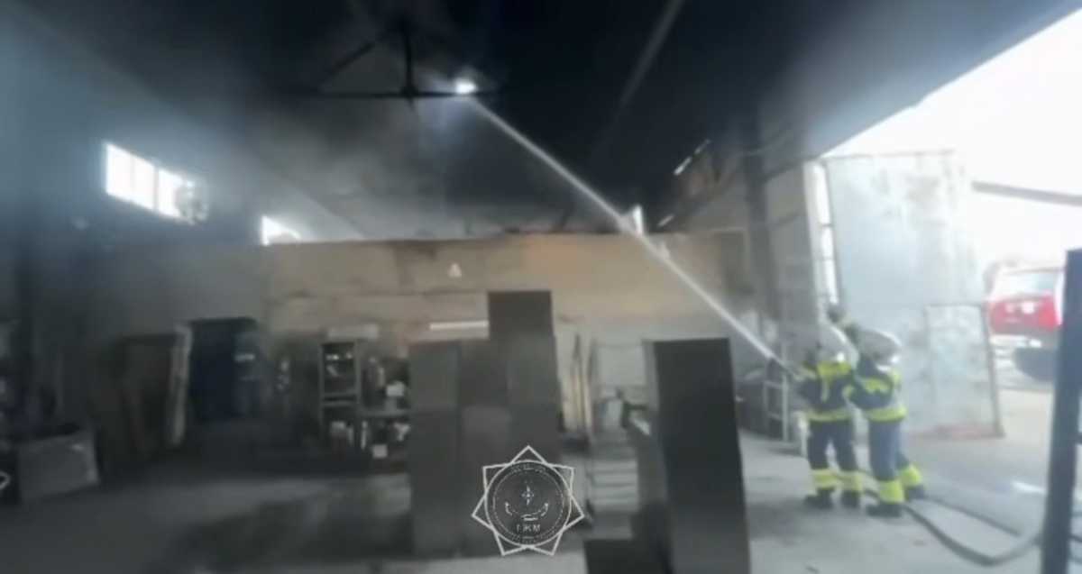 Цех по производству медицинских изделий загорелся в Шымкенте