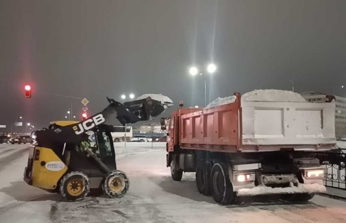 Более миллиона кубометров снега вывезли коммунальщики из Астаны