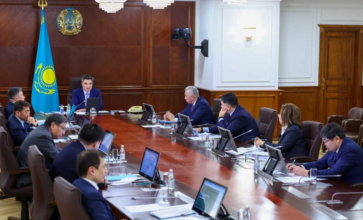 Снижение инфляции и рост доходов: Бектенов провёл заседание совета по экономической политике