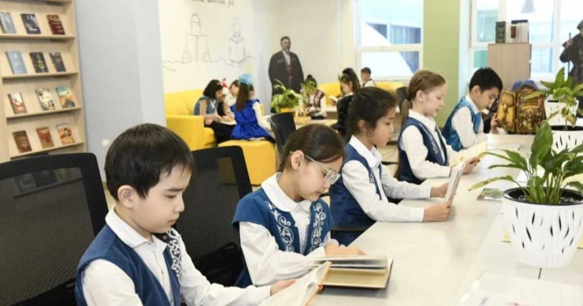 Открытая в Астане школа «Келешек мектебі» решила проблему трех смен в двух образовательных учреждениях