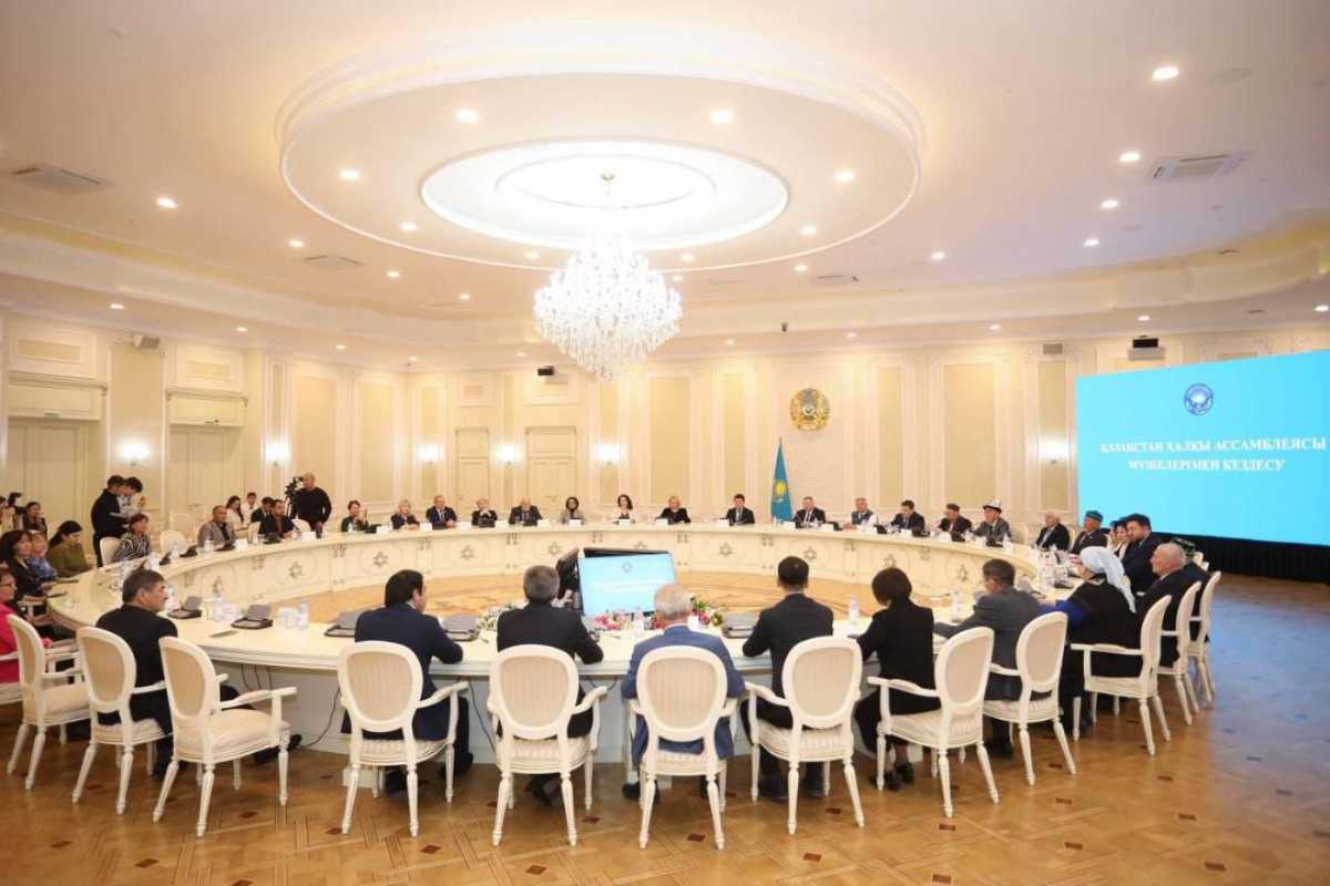 Нурдаулет Килыбай встретился с рабочими специалистами из числа членов АНК