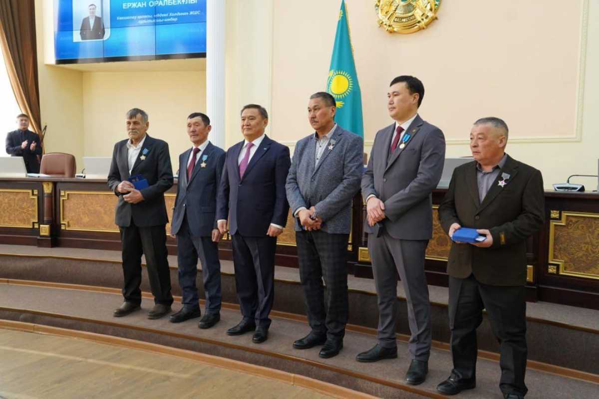 В Акмолинской области государственные награды получили лучшие представители рабочих профессий