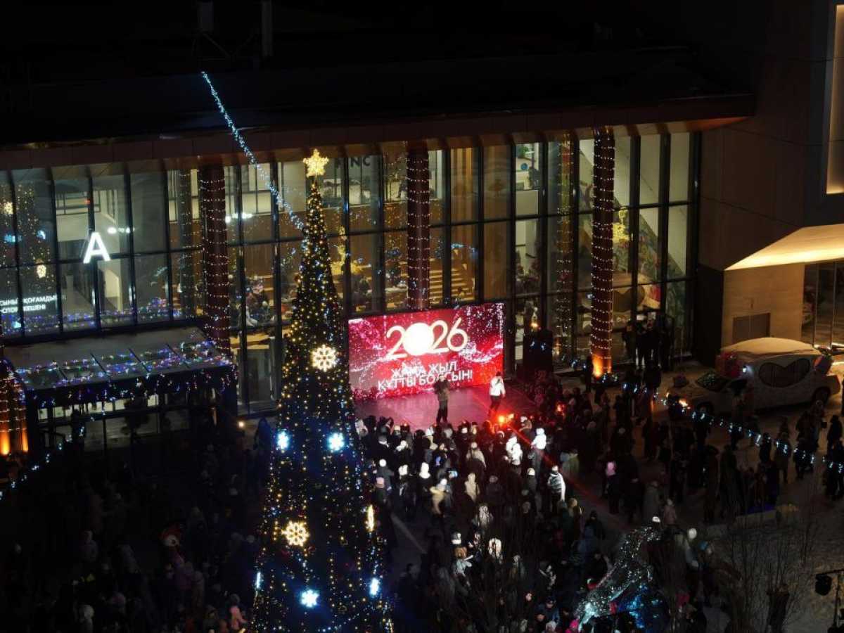 Первая елка в истории г. Косшы зажглась на городской площади