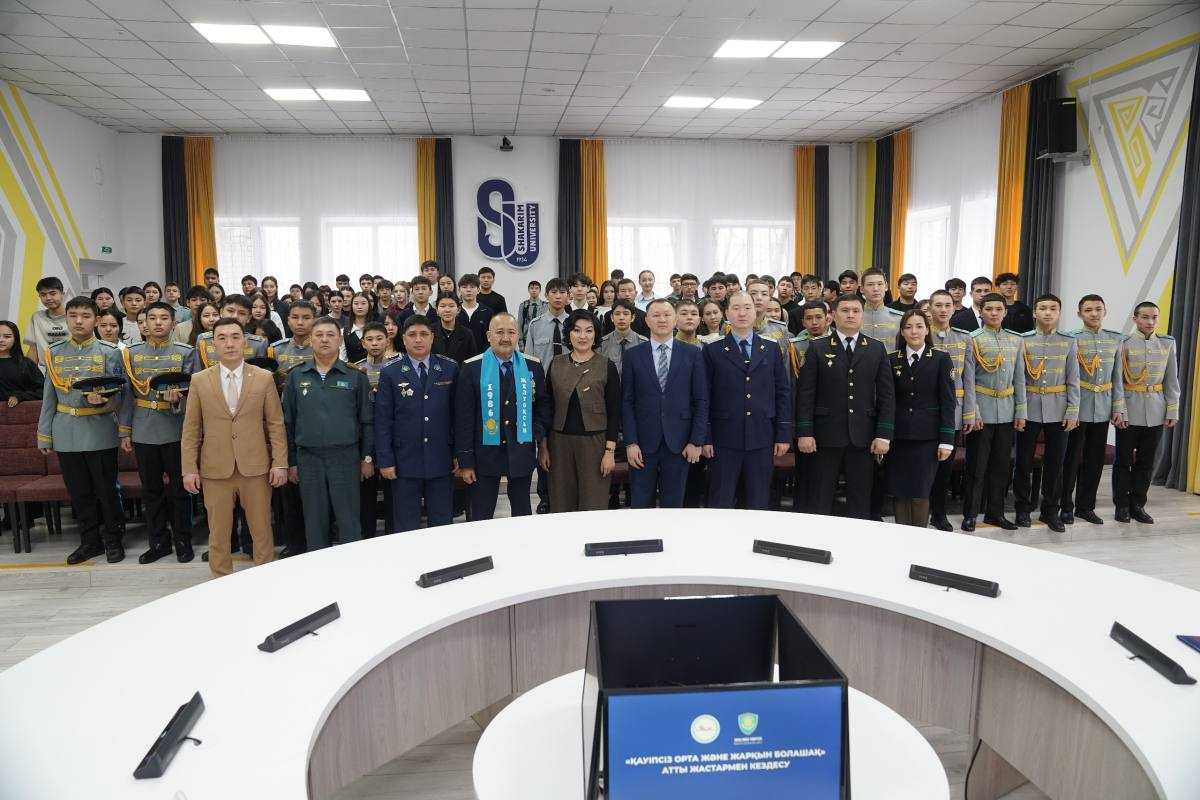 Около 300 студентов приняли участие во встрече по правовой грамотности в области Абай