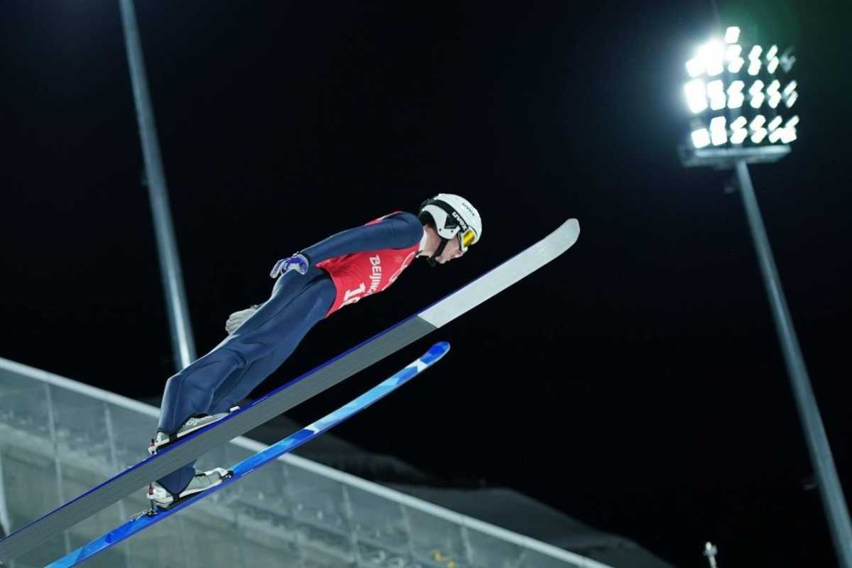 Казахстанцы Данил Васильев и Илья Мизерных вышли в финал ЭКМ по прыжкам на лыжах с трамплина