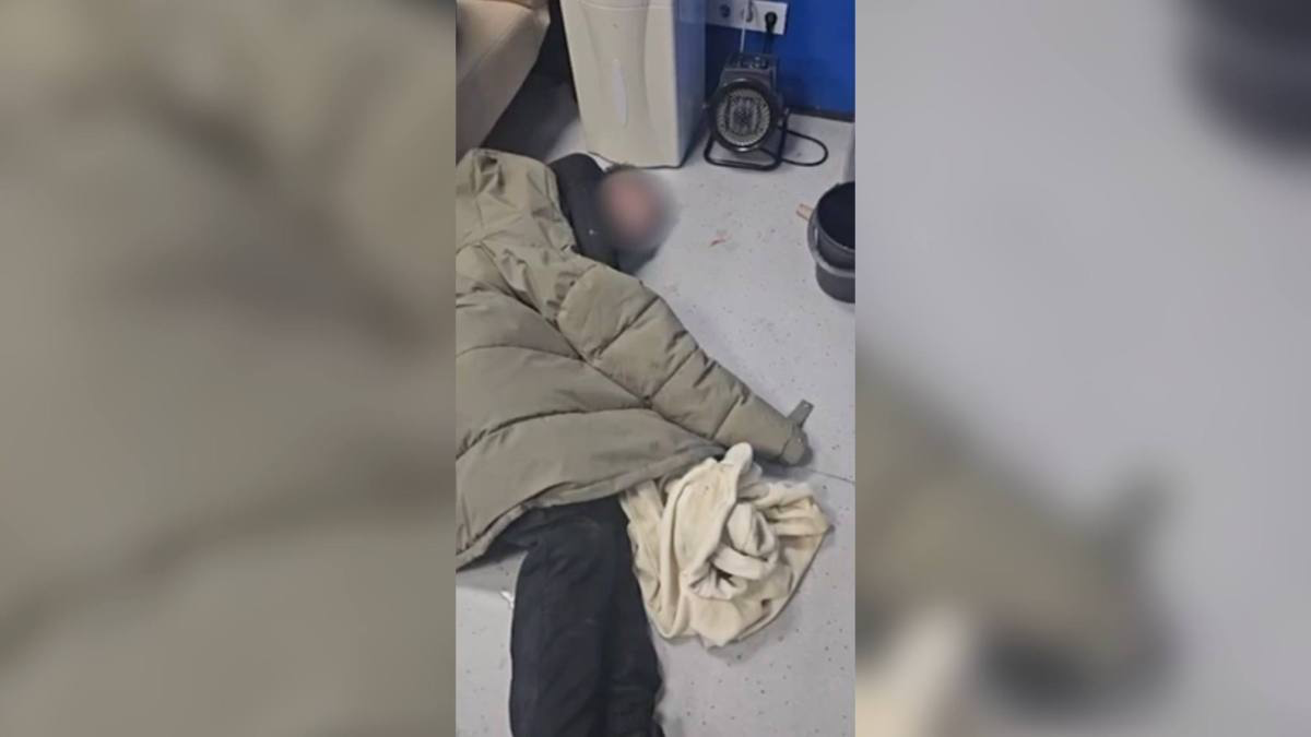 Полицейские спасли мужчину, оказавшегося на морозе без сознания в Алматы