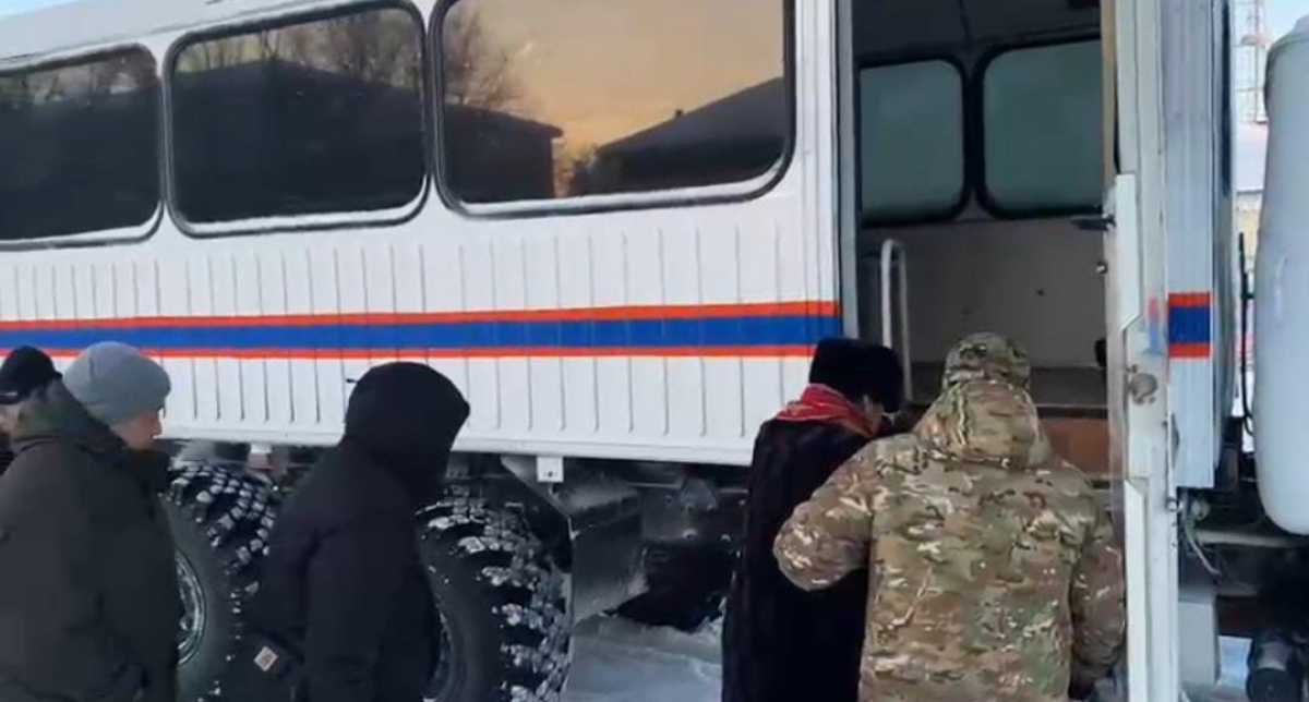 Более 240 человек спасли и эвакуировали из снежных заносов в Казахстане