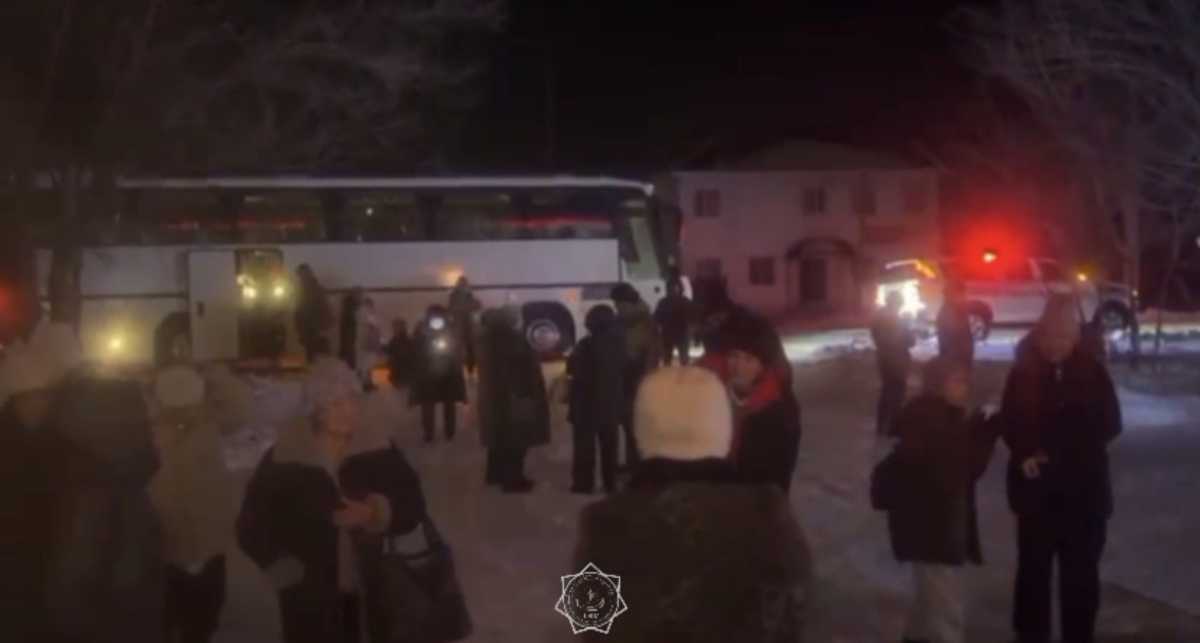 Спасатели эвакуировали 35 человек в пункт обогрева в Абайской области