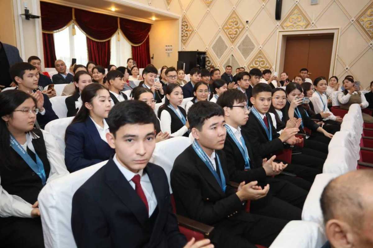 В Мангистау наградили победителей олимпиад среди сельских школ и лучших представителей сферы спорта