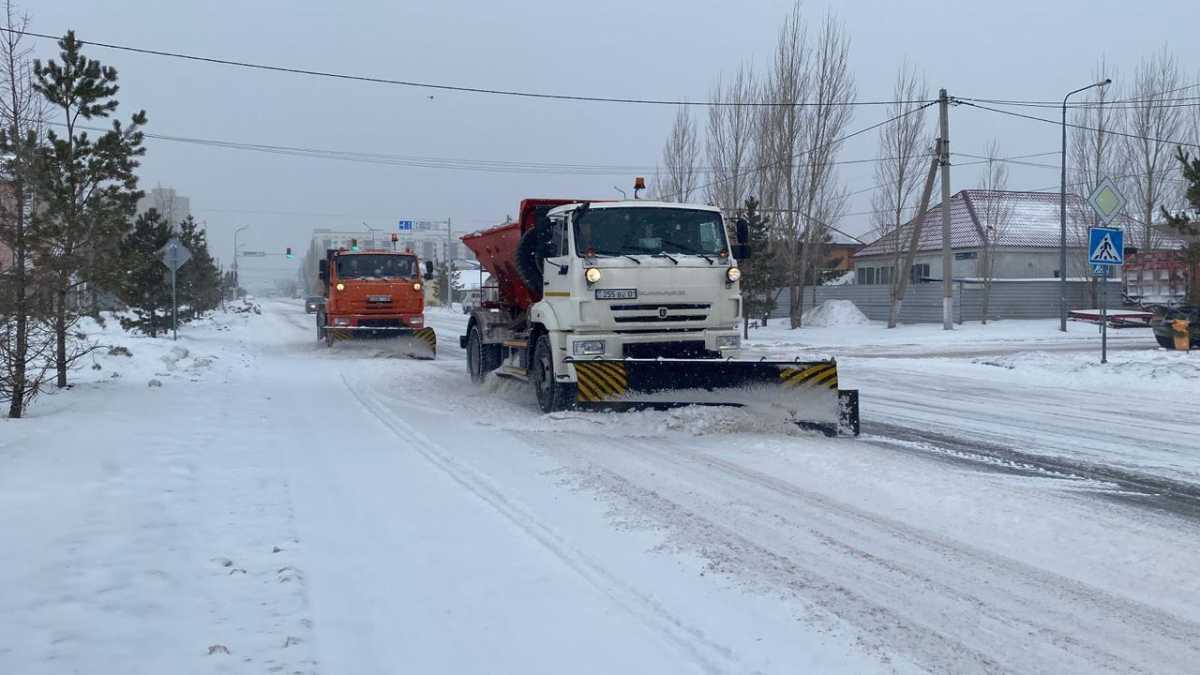 Обильный снегопад в Астане: коммунальные службы работают круглосуточно