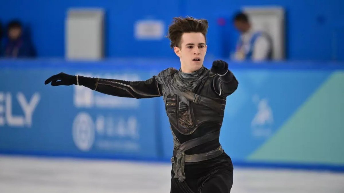 Казахстанский фигурист Михаил Шайдоров стал шестым в короткой программе в финале Гран-при