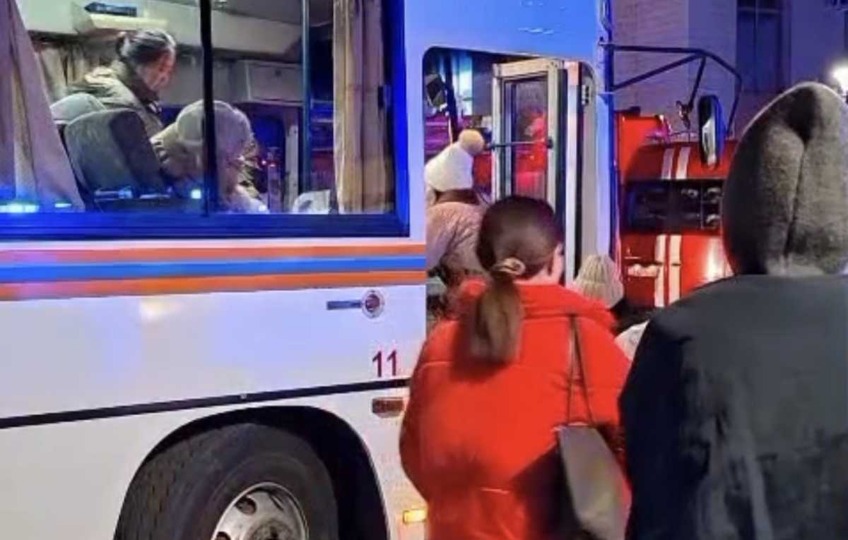 Пожар в многоэтажке в Алматы: спасатели эвакуировали 30 человек