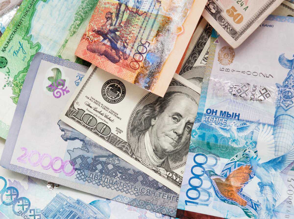 Почти на 4 тенге подорожал доллар в Казахстане