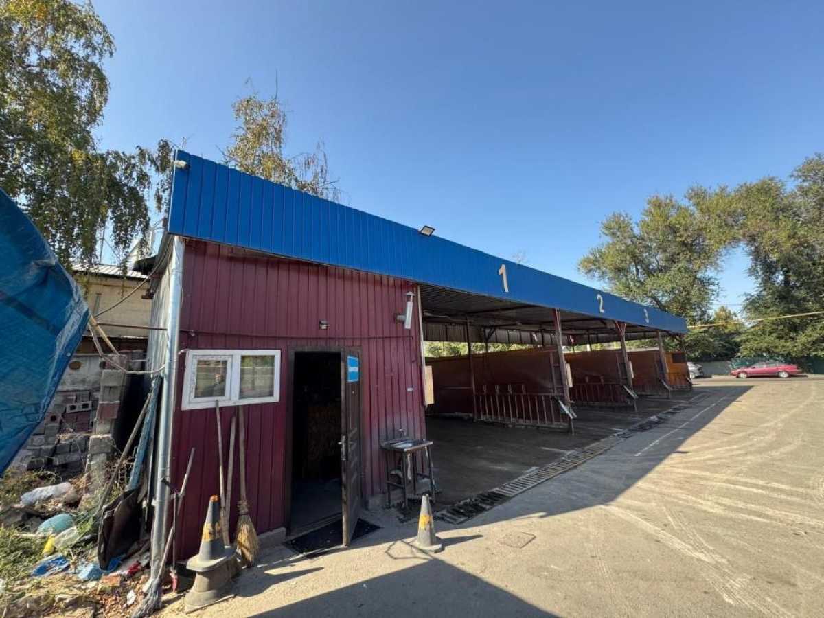 Очередную автомойку сносят в Алматы