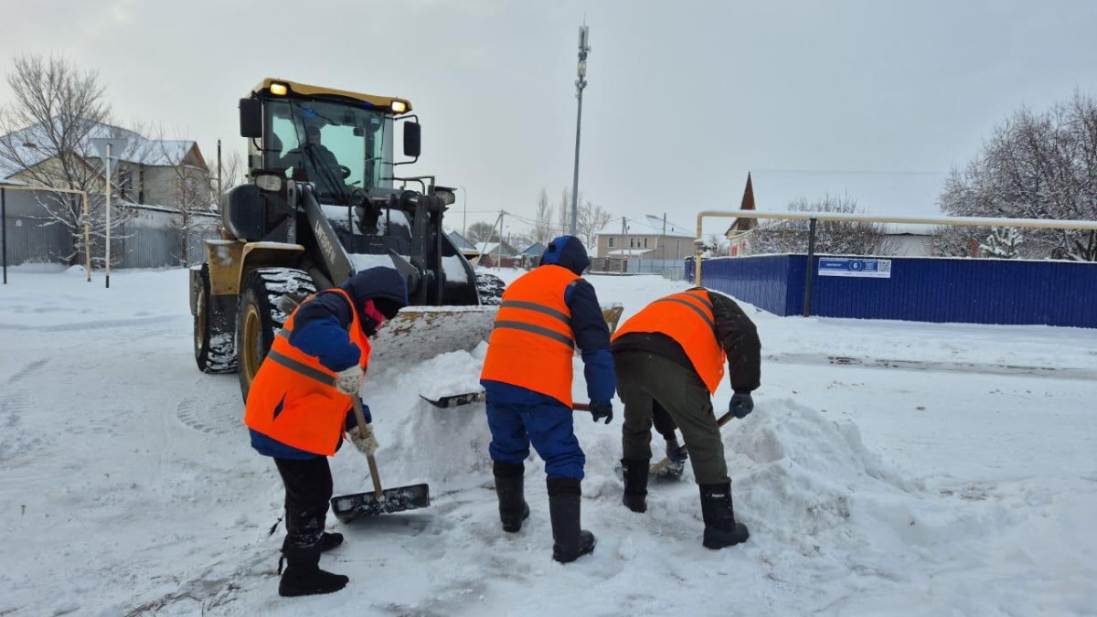 Более 3 тысяч дорожных рабочих вышли на уборку снега в Астане