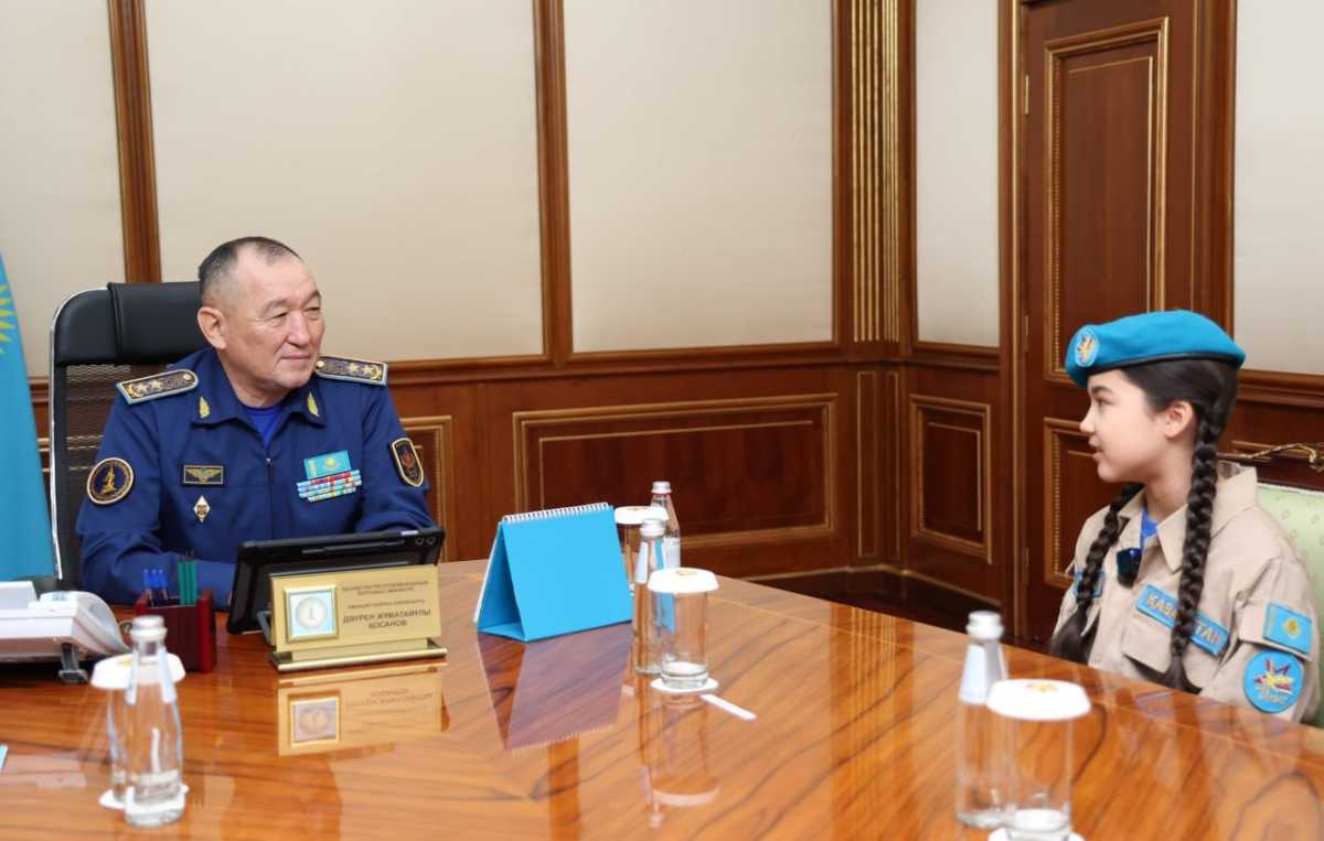 Глава Минобороны РК поздравил финалистку конкурса «Голос. Дети» Жасмину Тузелову