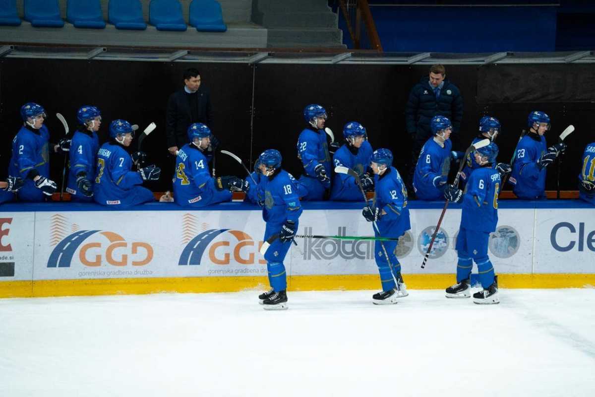 Казахстанские хоккеисты разгромили Францию на молодёжном чемпионате мира