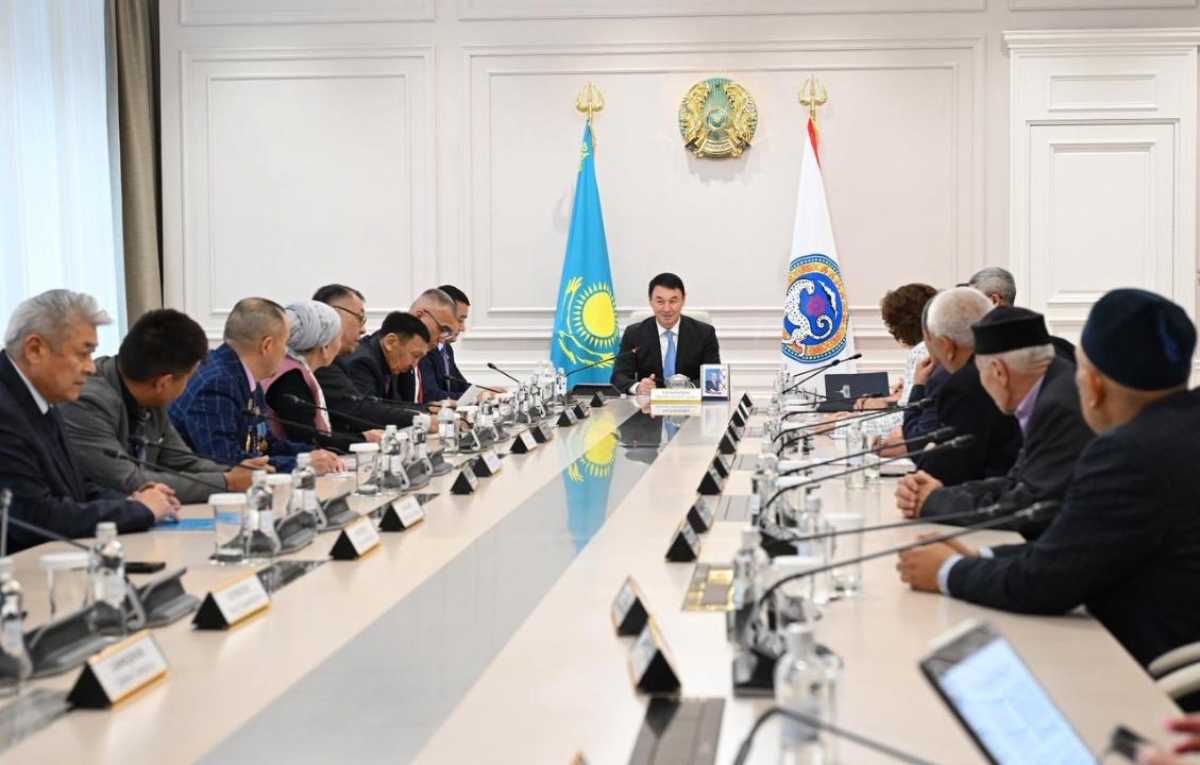 Аким Алматы встретился с участниками декабрьских событий 1986 года