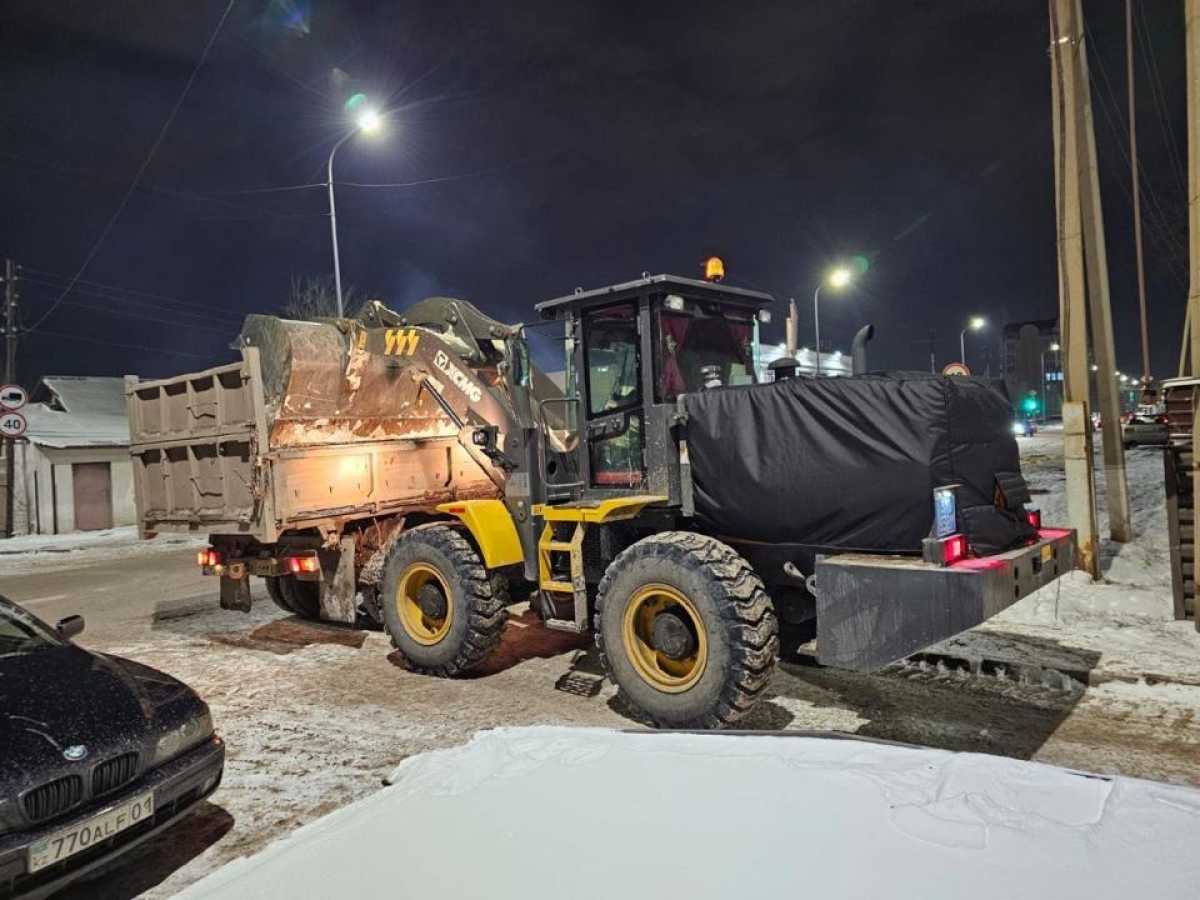 В Астане к уборке снега привлечено более 400 дорожных рабочих и около 1 000 единиц специальной техники