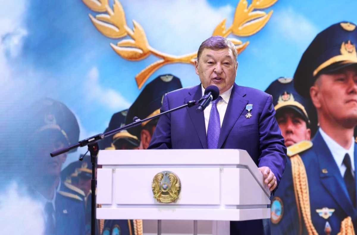 В Минобороны прошло чествование Халық қаһарманы Мухтара Алтынбаева в честь его 80-летнего юбилея