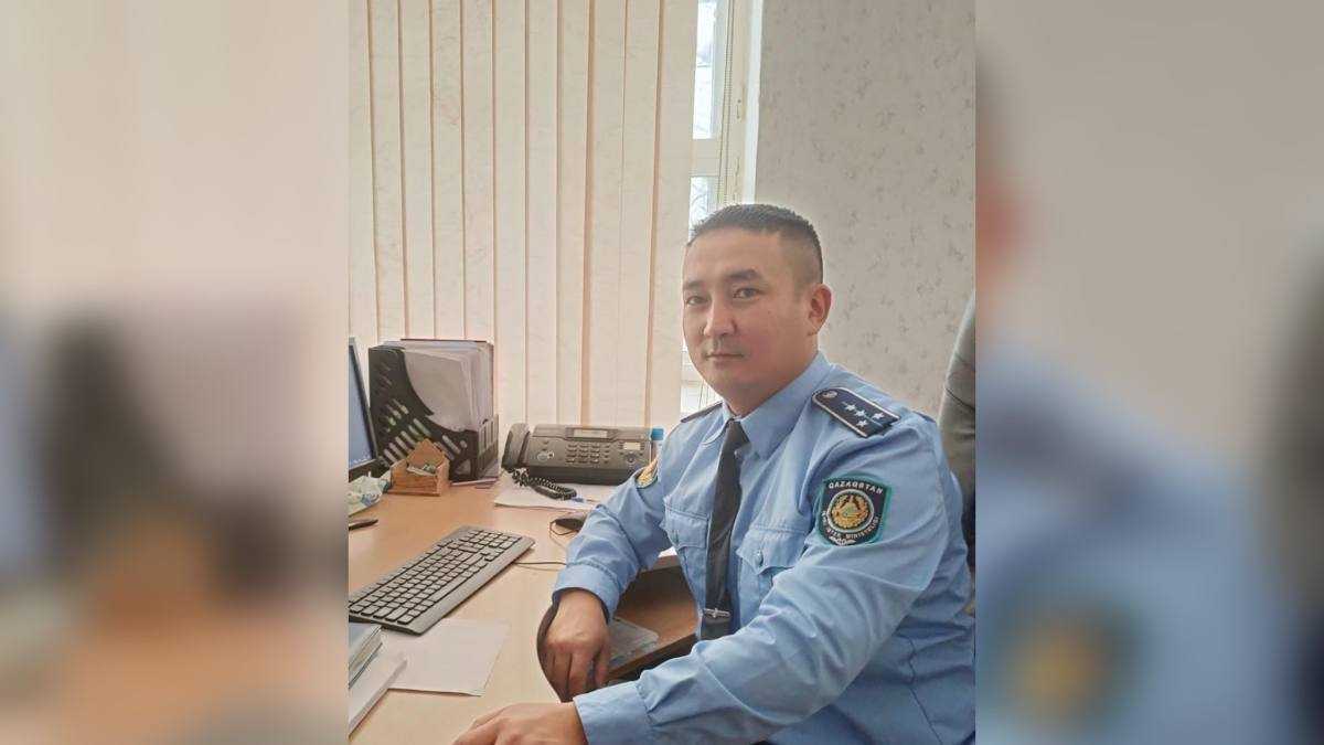 Сотрудник акмолинской службы пробации оказал помощь людям, попавшим в снежный занос