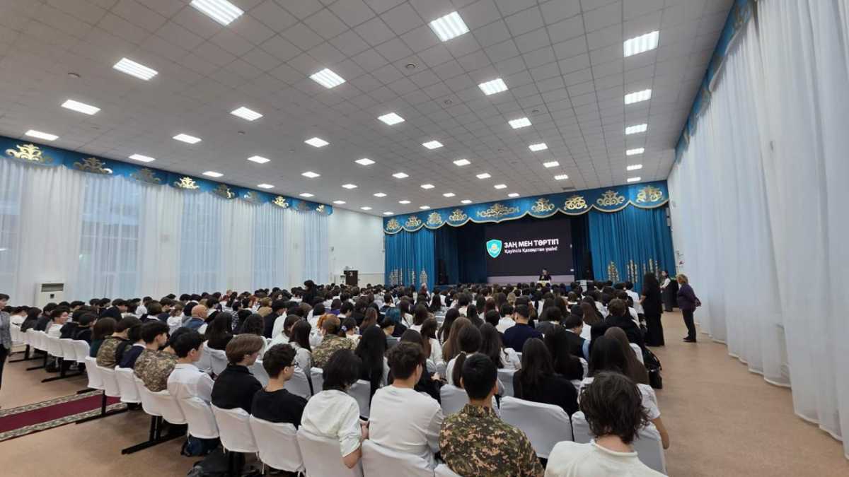 Столичным школьникам рассказали о защите от дипфейков, дропперов и мошеннических схем