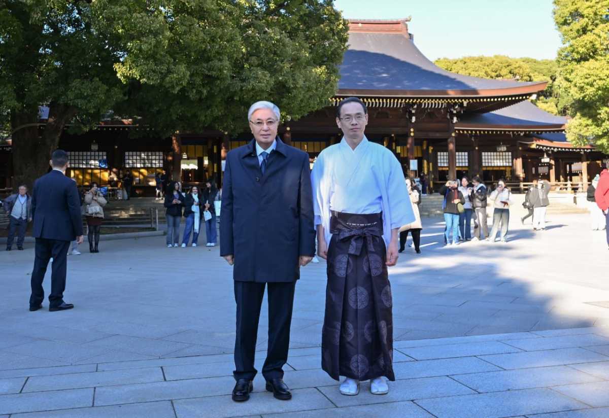 Токаев посетил храм Мэйджи Джингу в Токио