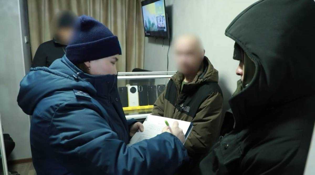 Нелегальная торговля техникой: более 600 телефонов изъяли в Астане