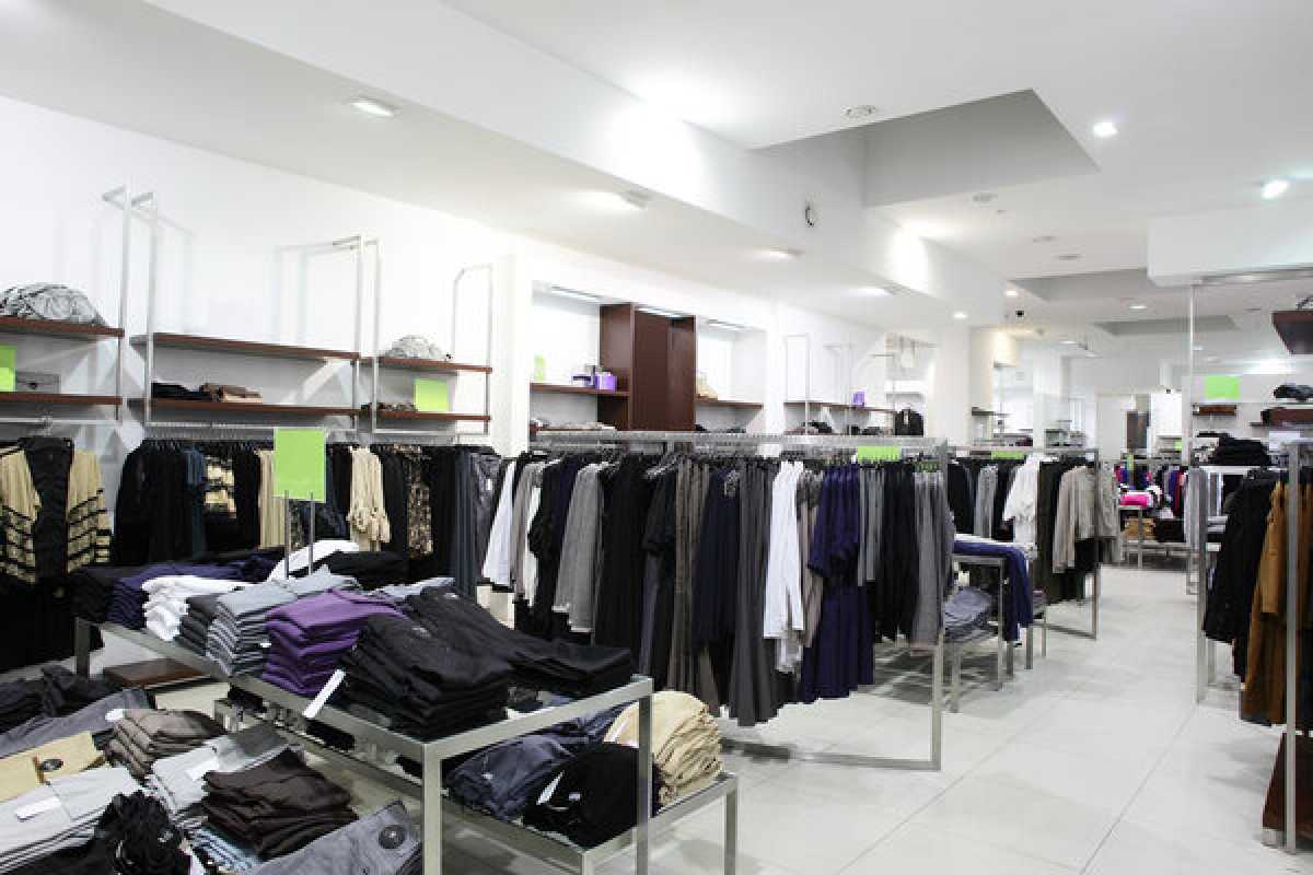 Алматинец пытался украсть куртку за 200 тысяч тенге, завернув её в фольгу