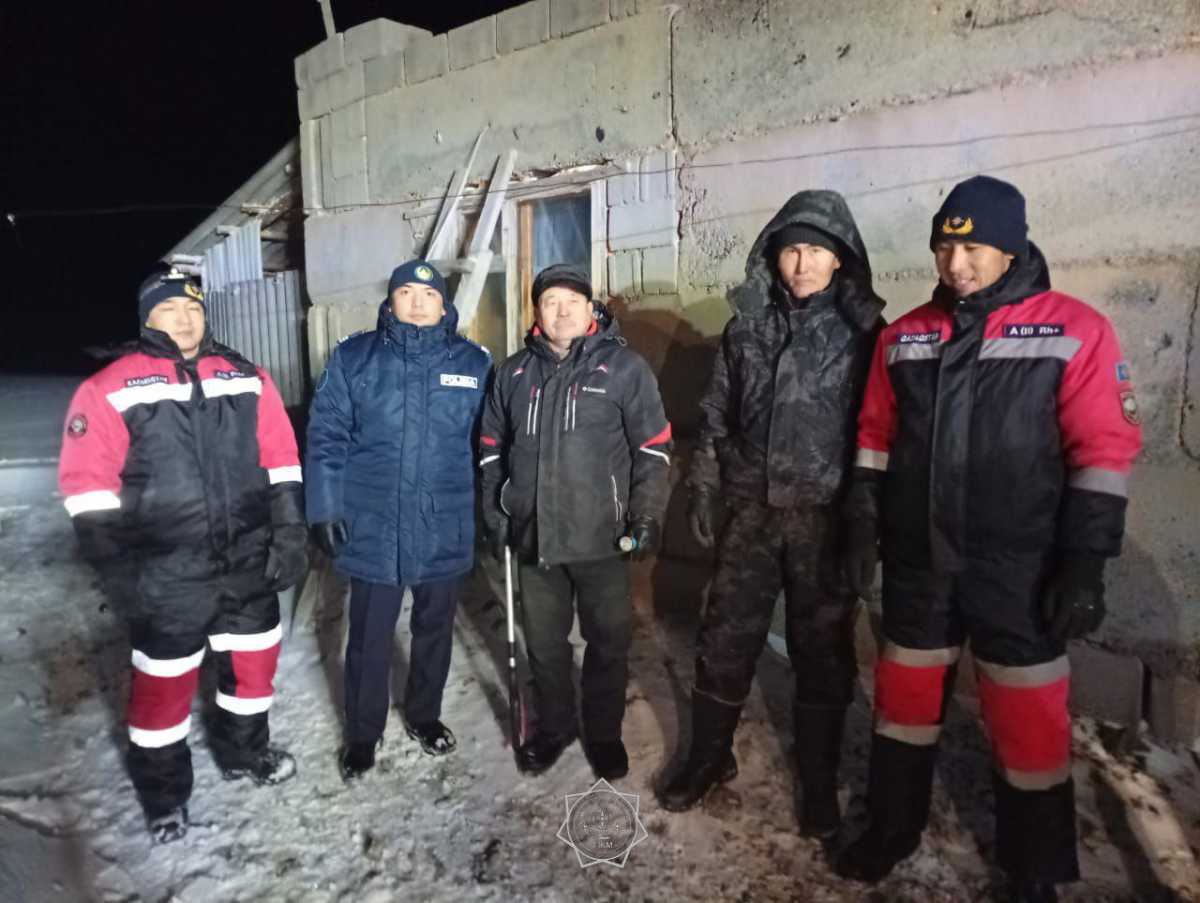 Двух пропавших мужчин нашли в заброшенном доме в Абайской области