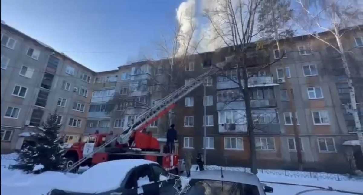 Мужчину спасли из горящей квартиры в Усть-Каменогорске