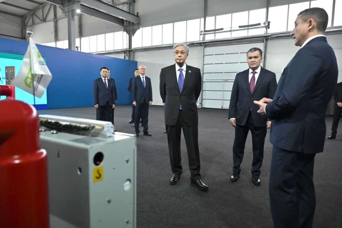 Касым-Жомарт Токаев осмотрел выставку предприятий обрабатывающей промышленности