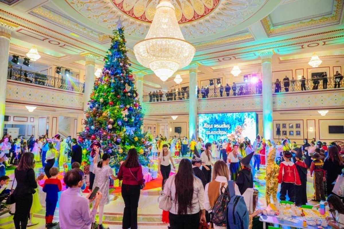 Президентская ёлка для малышей прошла в Астане
