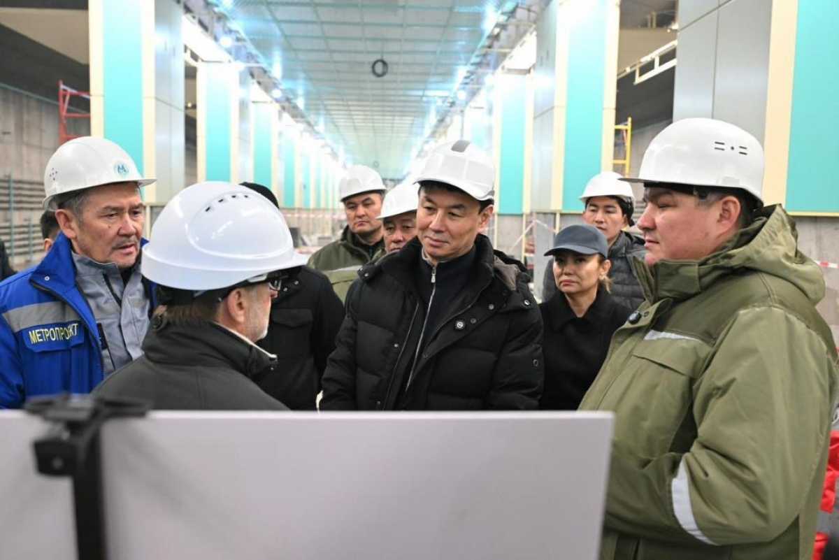 Аким Алматы ознакомился с ходом строительства новой станции метро «Калкаман»