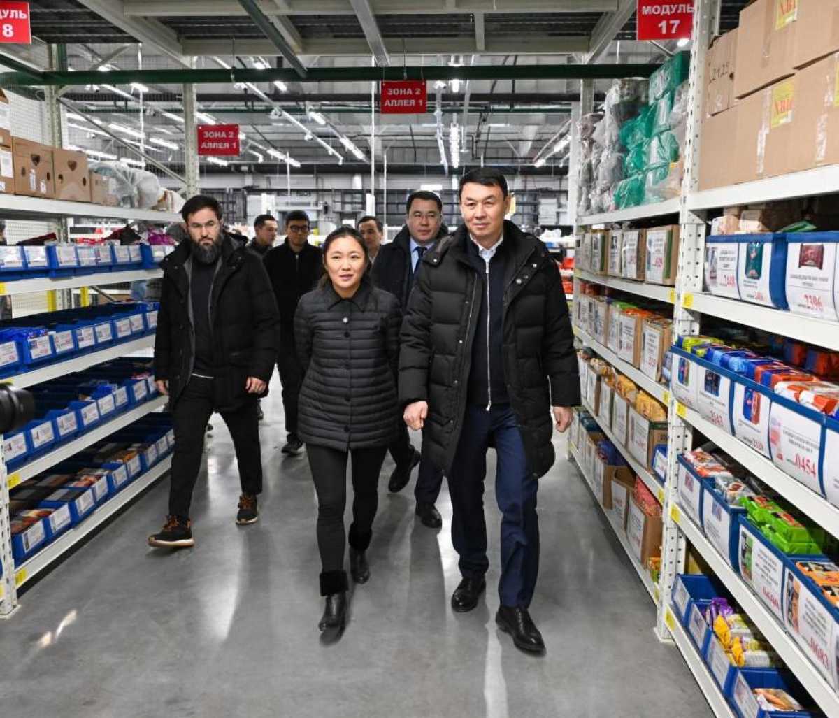 Аким Алматы Дархан Сатыбалды ознакомился с работой нового логистического комплекса Magnum E-commerce в Алатауском районе